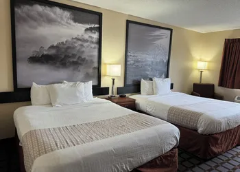 Super 8 by Wyndham Mason City hotel thumbnail 6