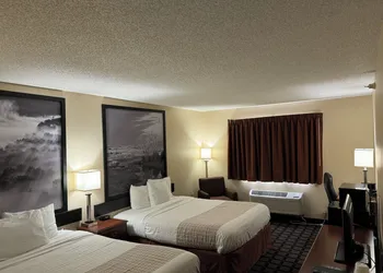 Super 8 by Wyndham Mason City hotel thumbnail 7