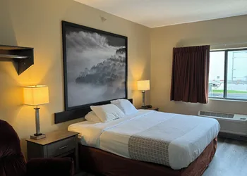 Super 8 by Wyndham Mason City hotel thumbnail 8