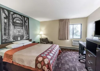 Super 8 by Wyndham Luverne hotel thumbnail 5