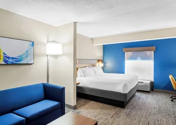 Holiday Inn Express Suites Charleston by IHG hotel thumbnail 2