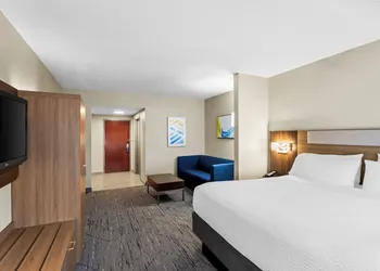 Holiday Inn Express Suites Charleston by IHG hotel thumbnail 5