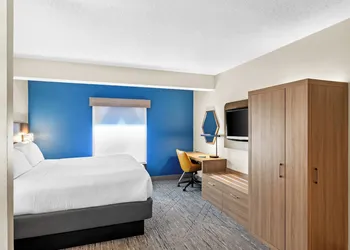 Holiday Inn Express Suites Charleston by IHG hotel thumbnail 6
