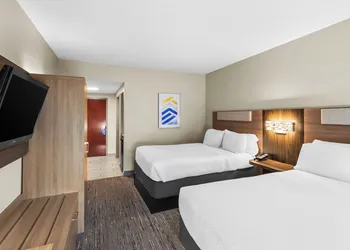 Holiday Inn Express Suites Charleston by IHG hotel thumbnail 7