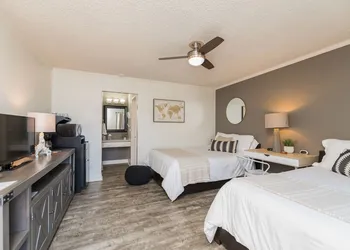 Shell Beach Inn hotel thumbnail 2