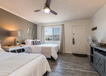 Shell Beach Inn hotel thumbnail 4