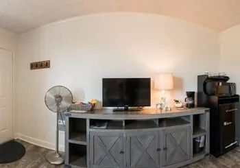 Shell Beach Inn hotel thumbnail 5