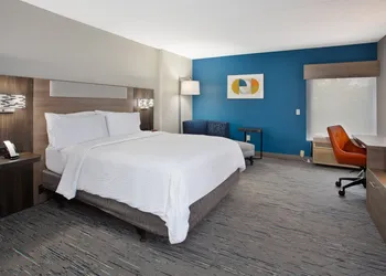 Holiday Inn Express Hotel & Suites Dover by IHG hotel thumbnail 3