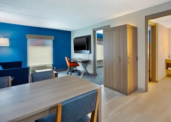 Holiday Inn Express Hotel & Suites Dover by IHG hotel thumbnail 8