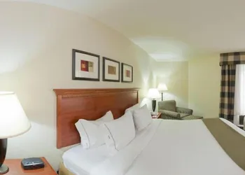 Holiday Inn Express & Suites Flowood by IHG hotel thumbnail 6