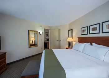Holiday Inn Express & Suites Flowood by IHG hotel thumbnail 7