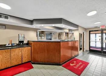Econo Lodge Princeton hotel thumbnail 6