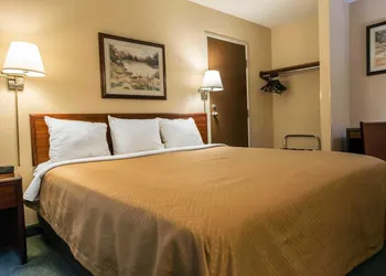 Econo Lodge Princeton hotel thumbnail 7