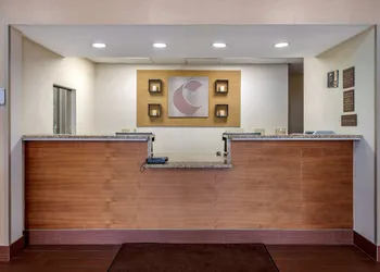 Comfort Suites Elkhart North hotel thumbnail 2