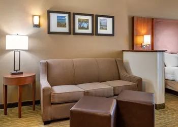 Comfort Suites Elkhart North hotel thumbnail 4