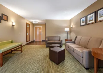 Comfort Suites Elkhart North hotel thumbnail 6