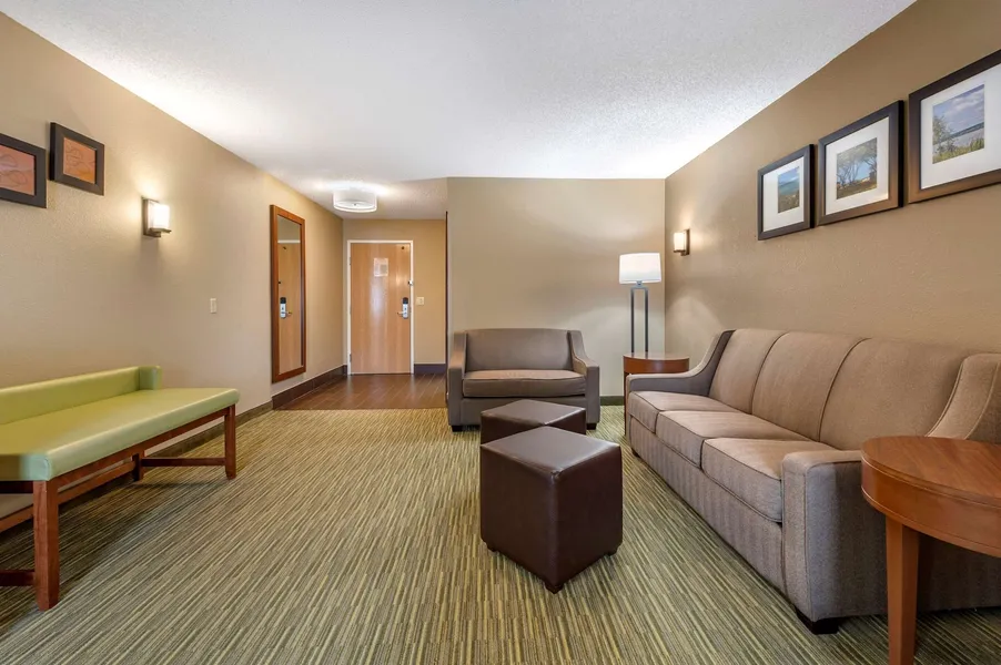 Comfort Suites Elkhart North hotel detail image 6