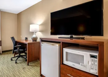 Comfort Suites Elkhart North hotel thumbnail 7