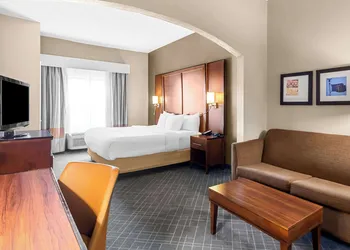 Comfort Suites Vincennes hotel thumbnail 4