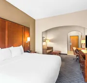 Comfort Suites Vincennes hotel detail image 5
