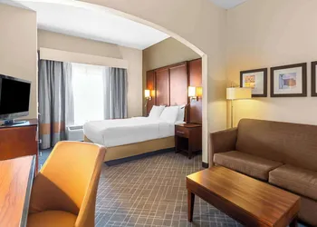 Comfort Suites Vincennes hotel thumbnail 6