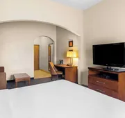 Comfort Suites Vincennes hotel detail image 7