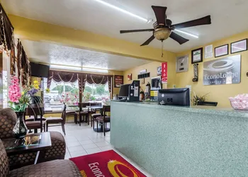 Econo Lodge Winfield hotel thumbnail 4