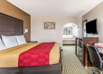 Econo Lodge Winfield hotel thumbnail 7