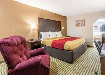 Econo Lodge Winfield hotel thumbnail 8