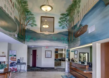Quality Suites Baton Rouge East - Denham Springs hotel thumbnail 5