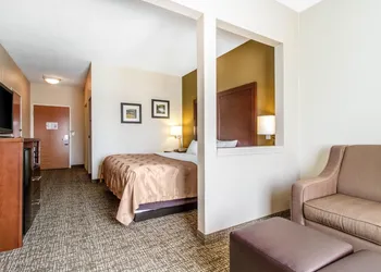 Quality Suites Corbin North hotel thumbnail 8