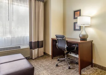 Quality Suites Corbin North hotel thumbnail 8