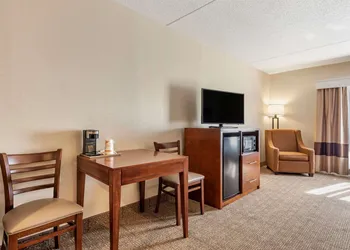 Holiday Inn Express and Suites Morehead by IHG hotel thumbnail 8