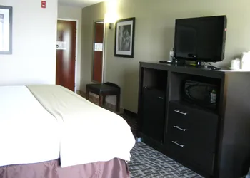 Holiday Inn Express & Suites North Lima by IHG hotel thumbnail 3