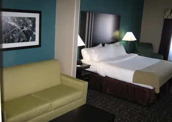 Holiday Inn Express & Suites North Lima by IHG hotel thumbnail 6