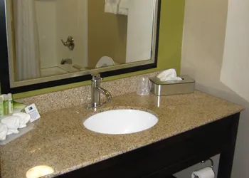 Holiday Inn Express & Suites North Lima by IHG hotel thumbnail 8