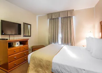 Quality Inn And Suites Lethbridge hotel thumbnail 4