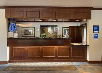 Days Inn by Wyndham Austintown hotel thumbnail 2