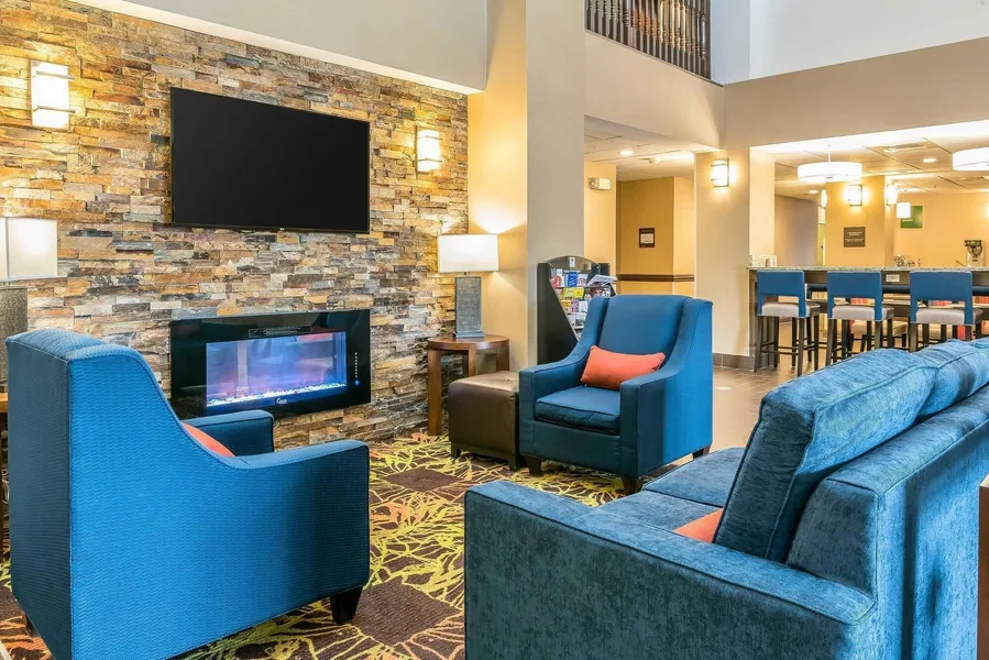 Comfort Suites Springfield I-70 hotel detail image 2