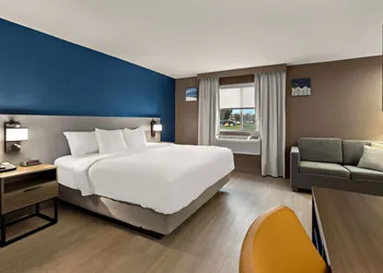 Comfort Inn & Suites Fremont hotel thumbnail 4