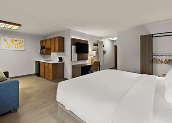 Comfort Inn & Suites Fremont hotel thumbnail 5