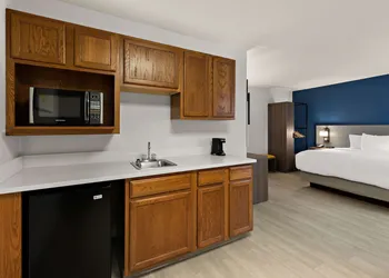 Comfort Inn & Suites Fremont hotel thumbnail 6