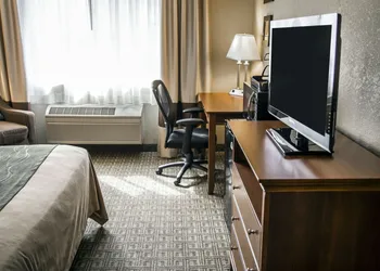 Quality Inn & Suites Bradford hotel thumbnail 4
