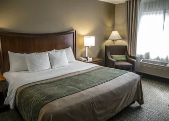 Quality Inn & Suites Bradford hotel thumbnail 5
