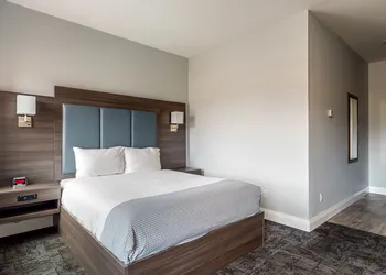 Park Inn by Radisson Osoyoos hotel thumbnail 2