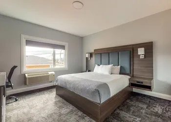Park Inn by Radisson Osoyoos hotel thumbnail 3