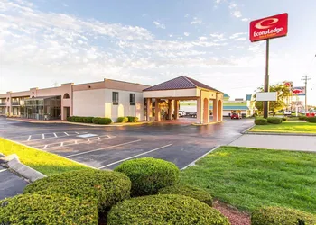 Econo Lodge & Suites Clarksville near Governors Square Mall hotel thumbnail 2