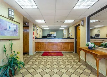 Econo Lodge & Suites Clarksville near Governors Square Mall hotel thumbnail 3