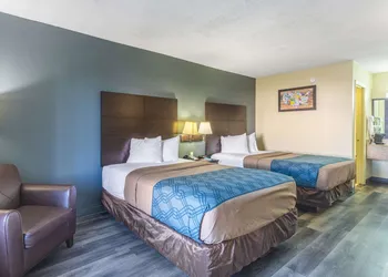 Econo Lodge & Suites Clarksville near Governors Square Mall hotel thumbnail 5