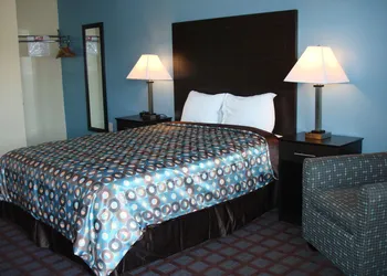 Econo Lodge Woodstock - Shenandoah Valley I-81 hotel thumbnail 5